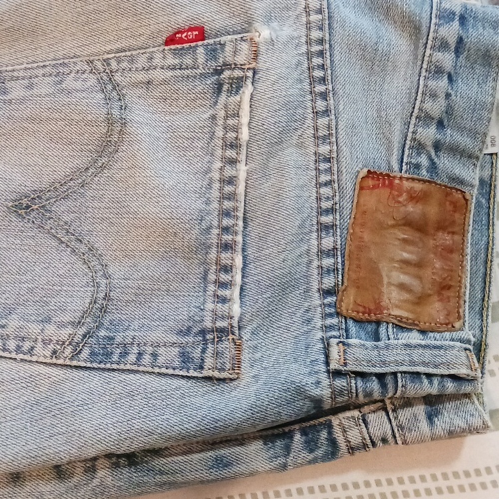 Levi's red tag